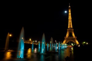 the-eiffel-tower-at-night